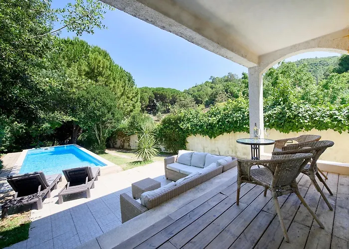 Dom wakacyjny & Nature With Amazing Pool By Timecooler