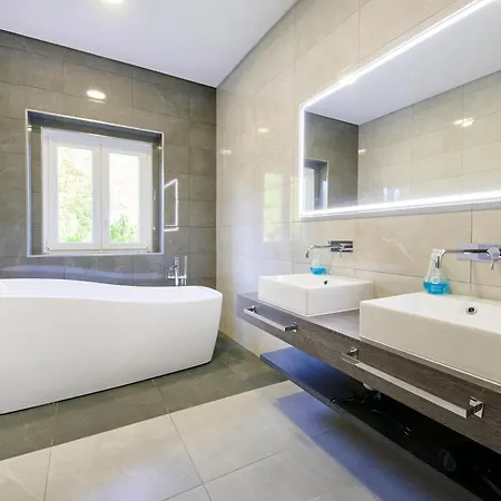 & Nature With Amazing Pool By Timecooler * Setúbal