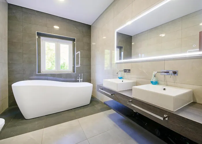 & Nature With Amazing Pool By Timecooler * Setúbal